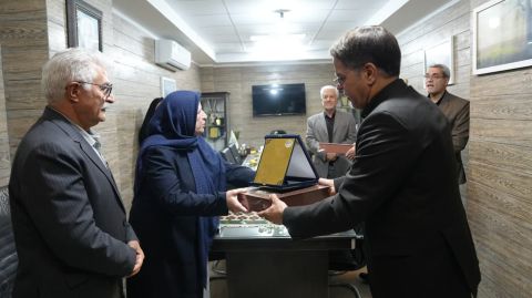 با حضور مدیر اکرام کشور از خیرین اکرام برتر کرمانشاهی تقدیر شد.